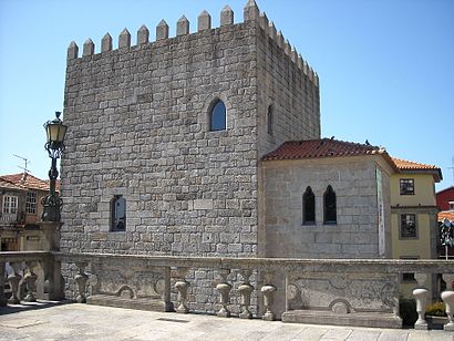 Como chegar a Torre da Rua de D. Pedro Pitões através de transportes públicos - Acerca do local