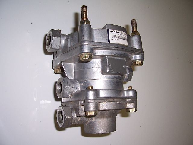 Trailer-brake relay valve