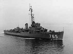 USS Earl K. Olsen (DE-765) е в ход в морето, около средата на 1950-те (NH 107520) .jpg