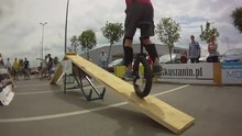 Archivo: Unicycle trial.webm