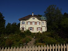 Unterer Zielweg 36, Dornach. In diesem Hause lebten die Mitglieder des Gründungsvorstandes der Allgemeinen Anthroposophischen Gesellschaft. Steiner von 1914 bis 1925, Marie Steiner von 1914 bis 1936, Albert Steffen von 1936 bis 1963.