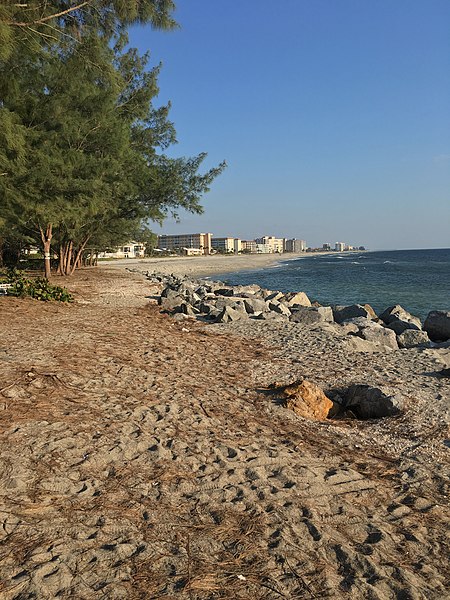 File:Venice, FL Beachfront.jpg