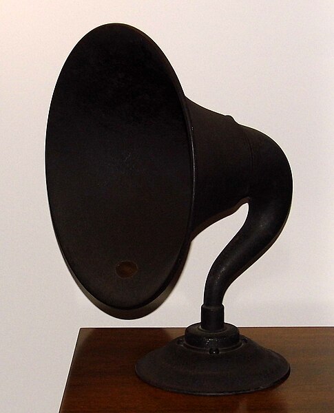 File:Vintage Atwater Kent Loudspeaker, Model L (4645 L), Made In USA, Circa 1924 (32974433720).jpg