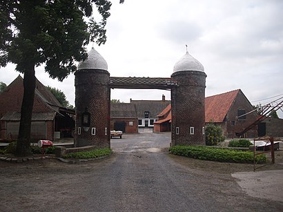 Hoe gaan naar Rollegem-Kapelle met het openbaar vervoer - Over de plek