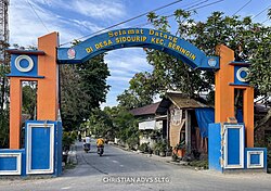 Gapura selamat datang di Desa Sidourip