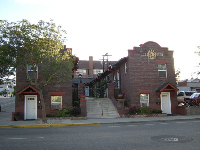 File:Wenatchee, WA - Mission Court Apartments.jpg