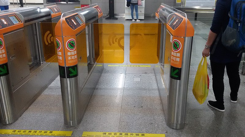 File:Wide QRCode Turnstiles in Yangji Station (2017-11-28).jpg