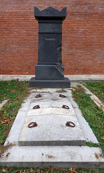 File:Wiener Zentralfriedhof - Gruppe 31A - Gudenus.jpg