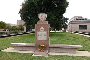 Бірінші дүниежүзілік соғыс мемориалы - Техас штатының Капитолий алаңы - Остин, Техас - DSC08245.jpg