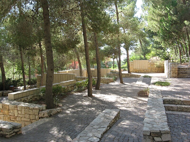 File:Yed Vashem - Der Garten der "Gerechten unter den Völkern".jpg