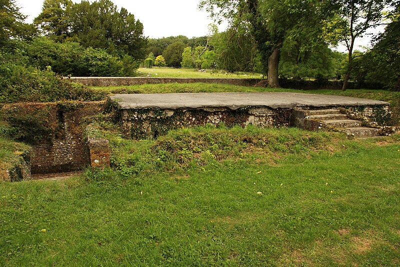 File:"Buried" church of St.Nicholas - geograph.org.uk - 4048553.jpg