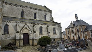 Église cimetière mairie d'Avaçon.jpg