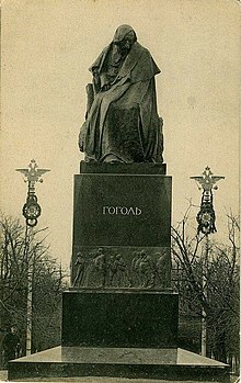 Памятник Н.В.Гоголю на Пречистенском бульваре. Около 1909 г.