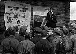 Une affiche TASS illustrée par Koukryniksy sur le front en 1942.