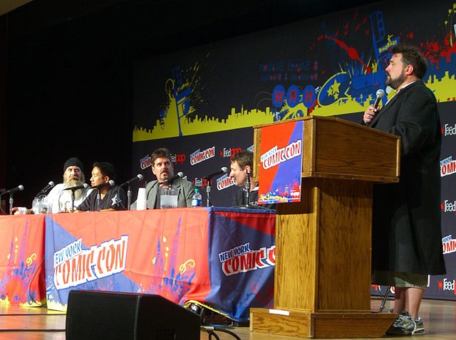 Flanagan, second from right, with the cast of Comic Book Men