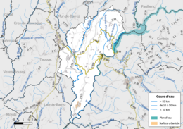 Barevná mapa znázorňující hydrografickou síť obce