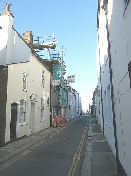 File:163 Middle Street - geograph.org.uk - 3780832.jpg