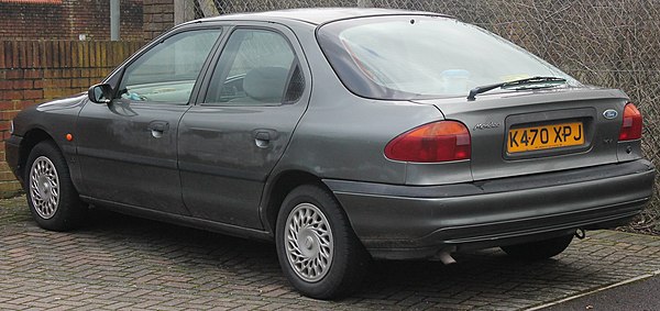 Hatchback (pre-facelift)