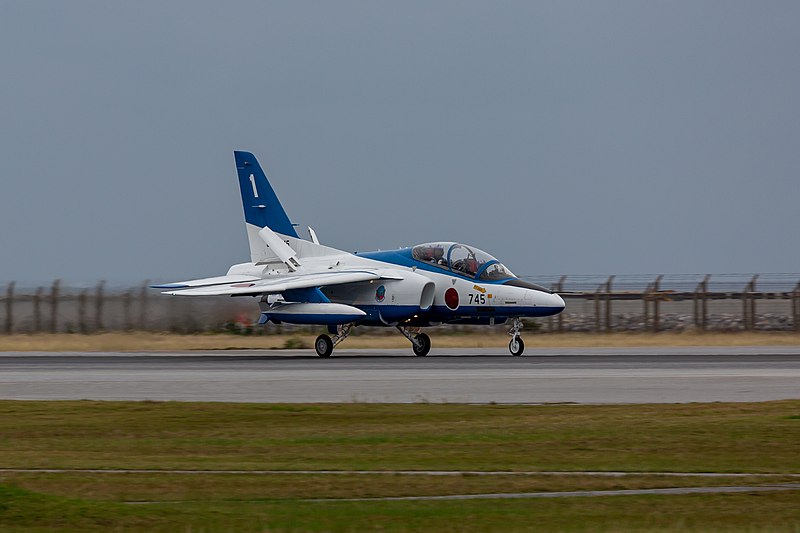 File:20181208 Blue Impulse Kawasaki T-4 landing Naha Air Show 2018-2.jpg