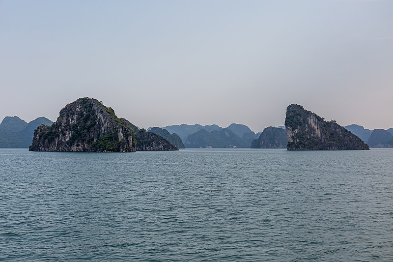 File:20190926 Ha Long Bay-5.jpg