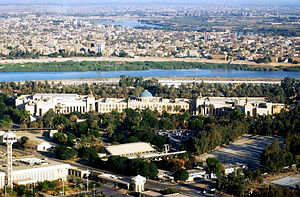 האזור הירוק בבגדאד על רקע נהר החידקל