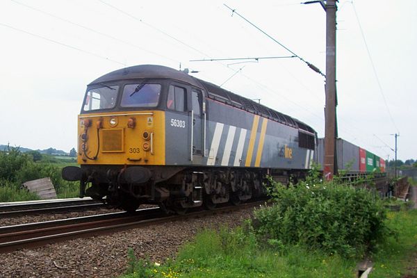 Fastline 56303 passing Kingsthorpe, just north of Northampton station, 13 June 2007