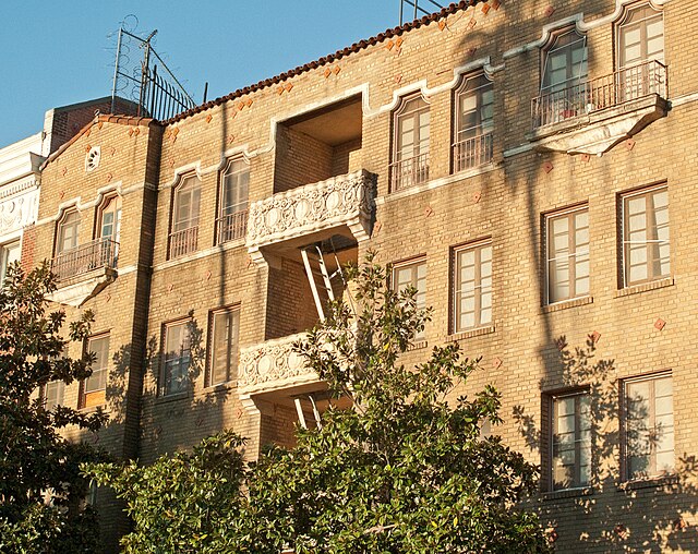 The Los Angeles building used to depict the exterior of Jerry's apartment building at 129 West 81st Street, Manhattan