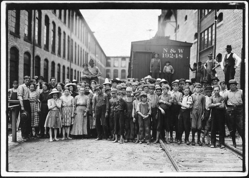 File:A part of the spinning force working in the Washington Cotton Mills. Group posed by overseer. All work. The overseer... - NARA - 523422.tif