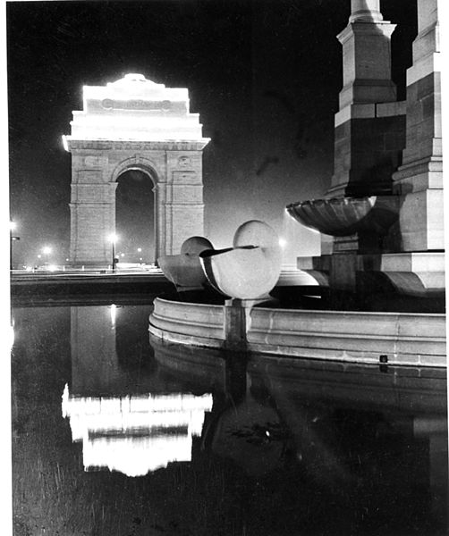 File:A view of the famous India Gate (New Delhi) under illumination on Republic Day 1953.jpg