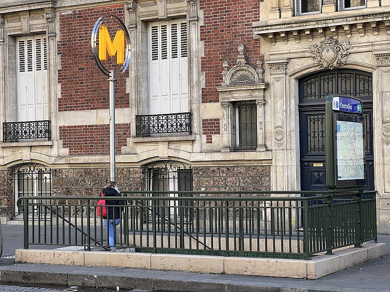 File:Accès Station Métro Courcelles Boulevard Courcelles - Paris VIII (FR75) - 2022-01-30 - 1.jpg