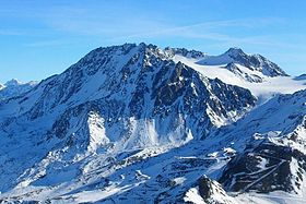 Vue depuis la cime de Caron à l'ouest de l'aiguille de Péclet avec sur son adret à droite la partie amont du glacier de Chavière.