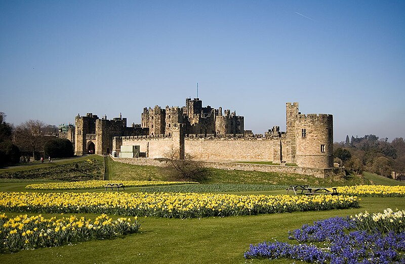 File:Alnwick Castle 02.jpg