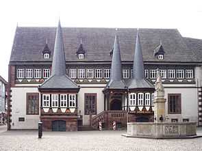 Altes Rathaus mit Eulenspiegel-Brunnen