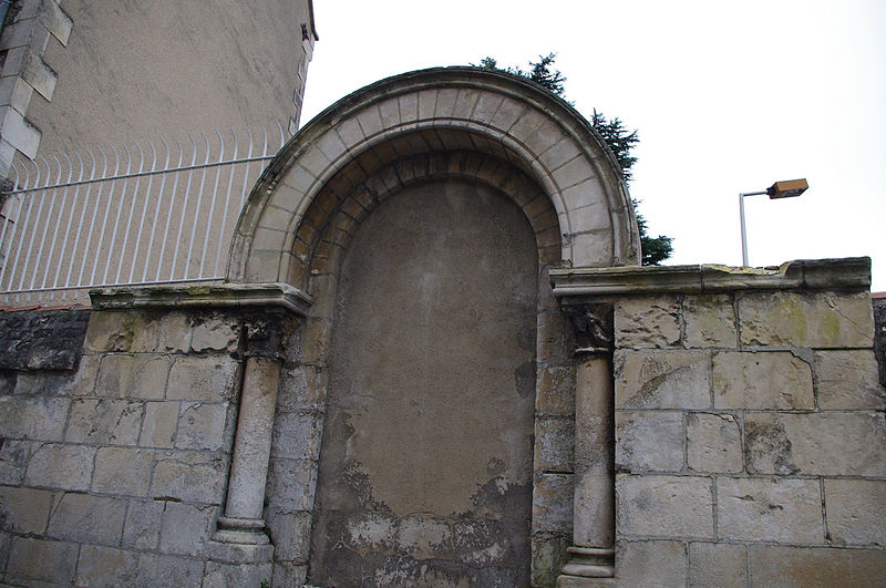 File:Ancienne-église-Saint-Martin-entre-les-églises-Poitiers.jpg