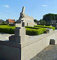 Christus onder het Kruis: monumentale grafzerk van Leon Scheerders-Van Kerchove, Belsele