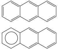 Two representations of the same resonance structure of anthracene. Above, each covalent bond between carbon atoms is represented by one or two segments. Below, the aromatic p-sextet is put in evidence by means of a circle. Anthracene clar.png