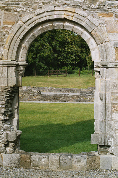 File:Arch, Downhill, county Antrim.jpg