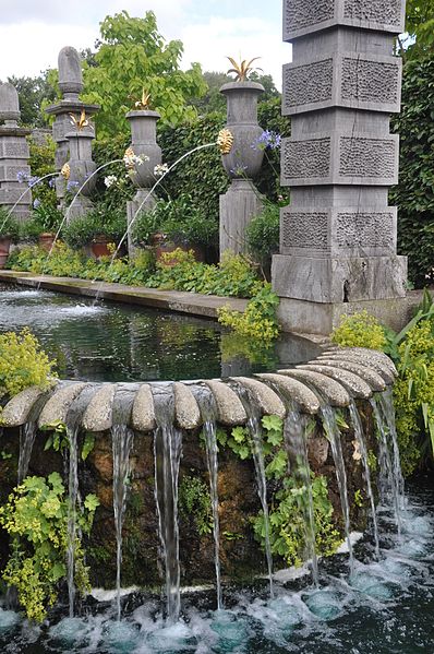 File:Arundel Castle Collector Earl's Garden 2.jpg