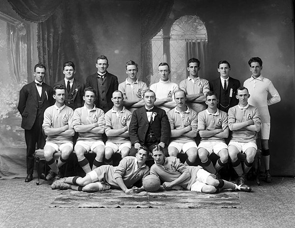 The first Australia soccer team (wearing light blue shirts) of 1922