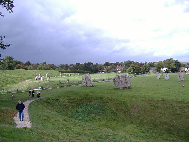 File:Avebury001.jpg