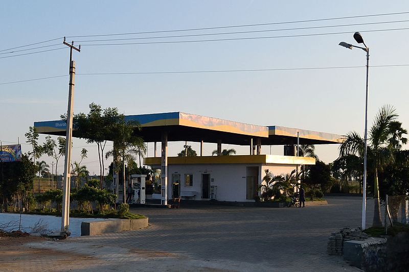 File:BPCL petrol filling station.JPG