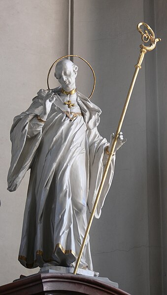 File:Baindt Pfarrkirche Hochaltar Figur Bernhard von Clairvaux.jpg