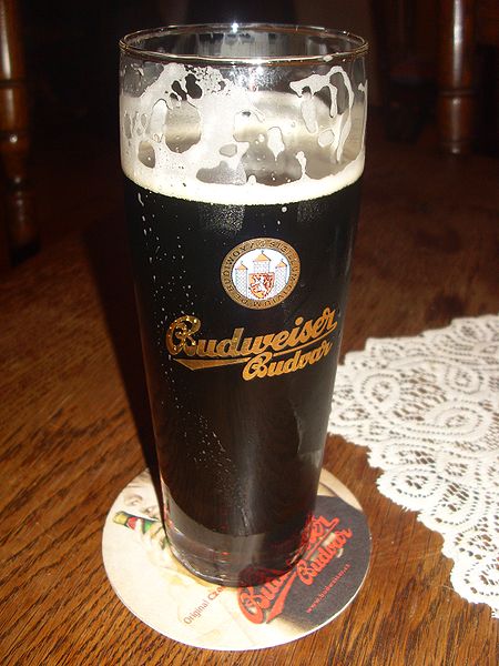 Soubor:Beer Budweiser Budvar Dark.jpg