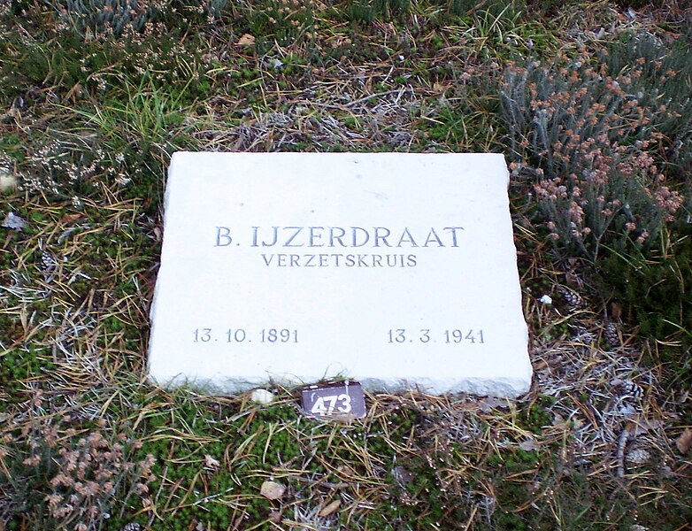 File:Bernardus IJzerdraat grafsteen.jpg