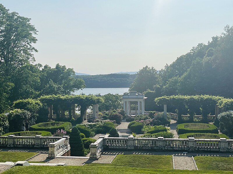 File:Blithewood Garden on Bard College campus.jpg