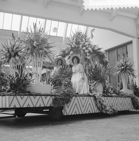 File:Bloemencorso Rijnsburg Praalwagen, Bestanddeelnr 912-8089.jpg