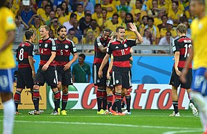 Njemačka reprezentacija slavi u pobjedi protiv Brazila