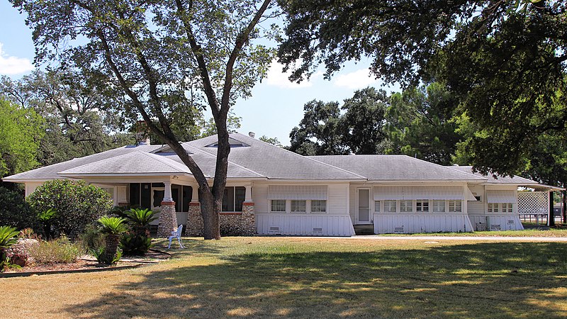 File:Building 108 Bungalow Colony Historic District 2021.jpg