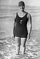 گرترود ادرلی (Gertrude Ederle) نخستین زنی است که از کانال مانش با شنا عبور کرد. (۱۹۲۶)