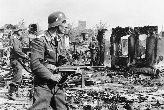 German soldiers clearing the streets in Stalingrad